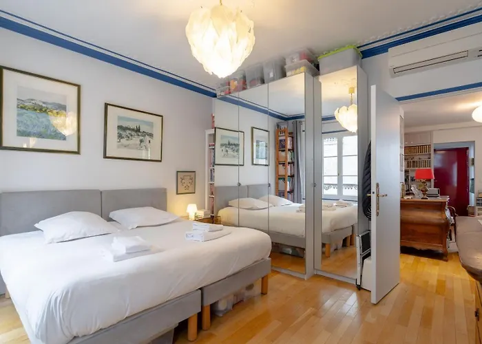Elegant 2 Bd With Ac Golden Triangle Location * Paris