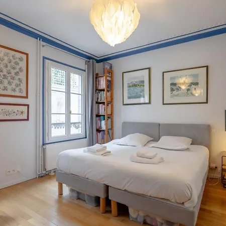 Elegant 2 Bd With Ac Golden Triangle Location * Париж