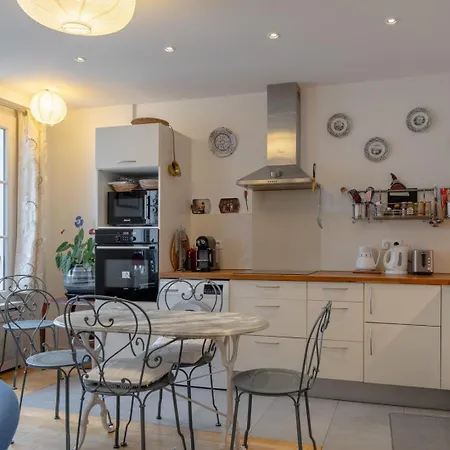 Elegant 2 Bd With Ac Golden Triangle Location Апартаменты Париж