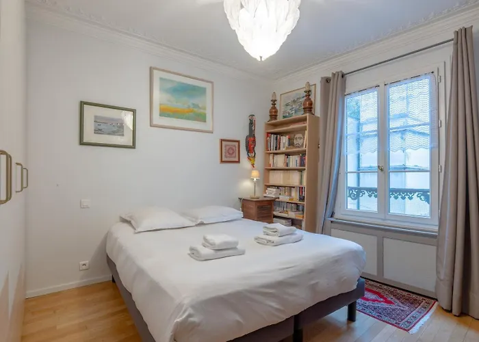 Апартаменты Elegant 2 Bd With Ac Golden Triangle Location *