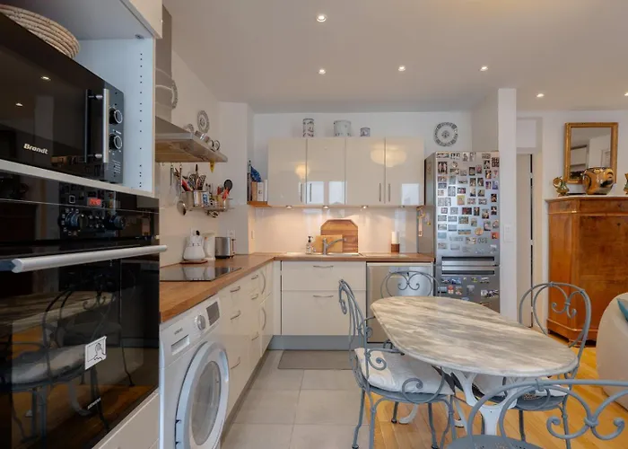 Апартаменты Elegant 2 Bd With Ac Golden Triangle Location Париж