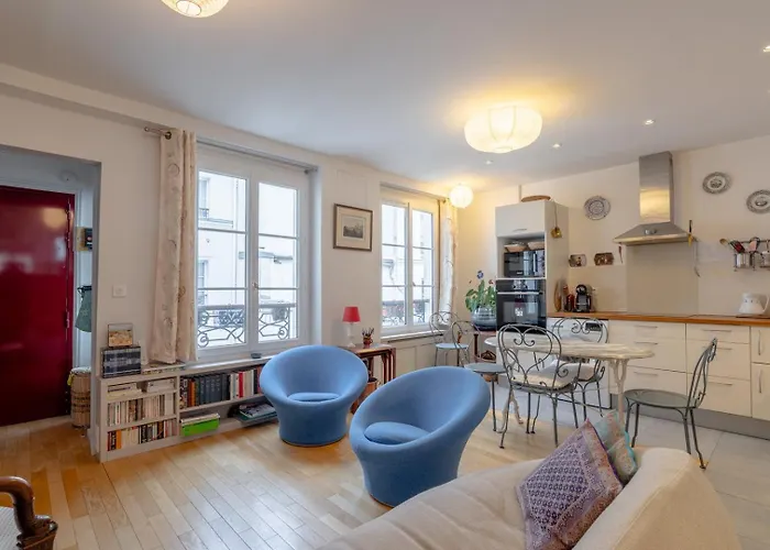 Elegant 2 Bd With Ac Golden Triangle Location Апартаменты *